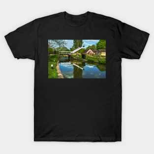 Aubreys Lift Bridge  At Thrupp T-Shirt